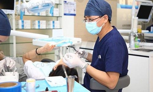长沙瑞泰口腔医院诊疗室