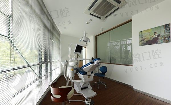 上海朗朗口腔门诊部（场联路店）诊疗室