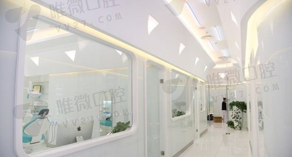 北京瑞鲨口腔门诊部楼道