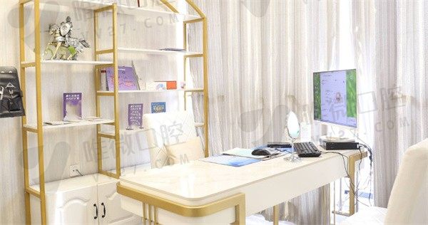  邯郸爱眼医院口腔科就诊室一角