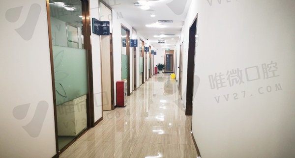 广州友睦口腔门诊部楼道