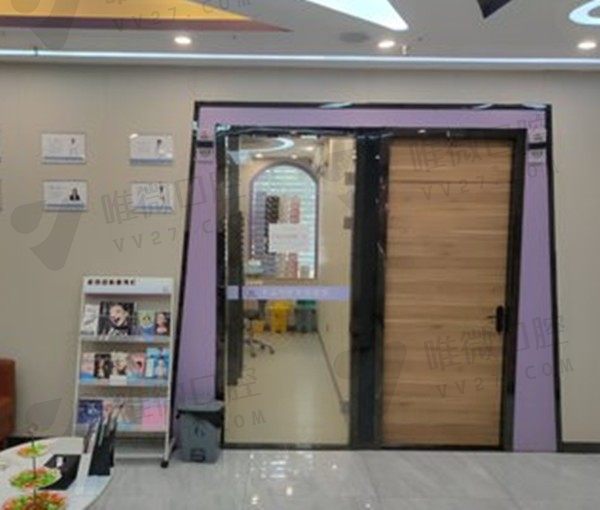 深圳起点口腔门诊部治疗室外