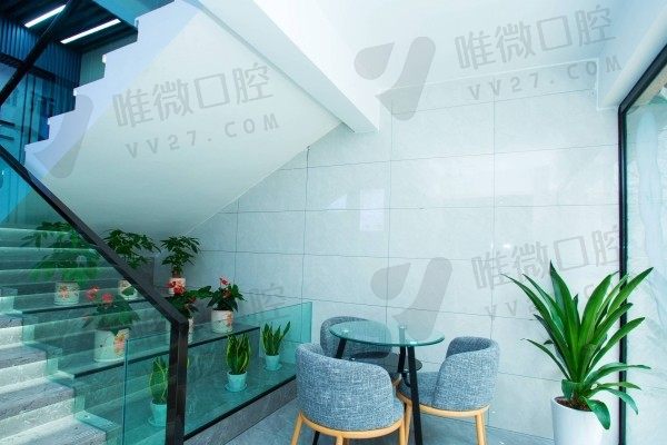 重庆合川区杨丽诚恩口腔诊所楼梯