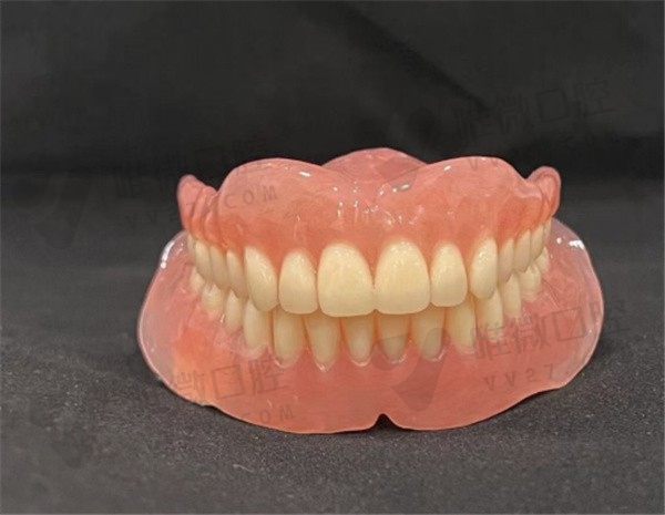 想知道BPS吸附性义齿是什么材料？顺便了解下BPS吸附性义齿的优缺点