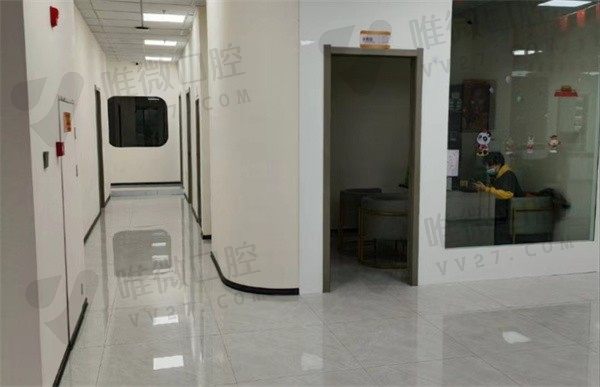 成都成华奥展口腔门诊部走廊