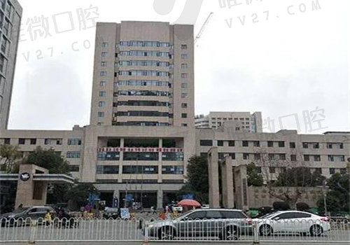 云南省第 一人民医院口腔科半口种植牙价格